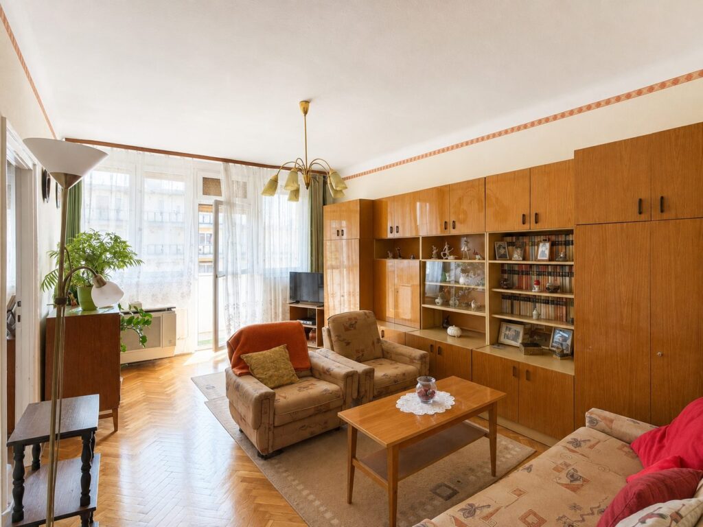 XII. kerület, Alkotás utca – világos, kétoldali tájolású lakás – nappali