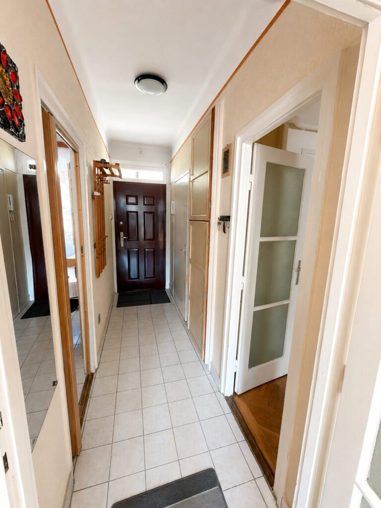 XII. kerület, Alkotás utca – világos, kétoldali tájolású lakás – előszoba